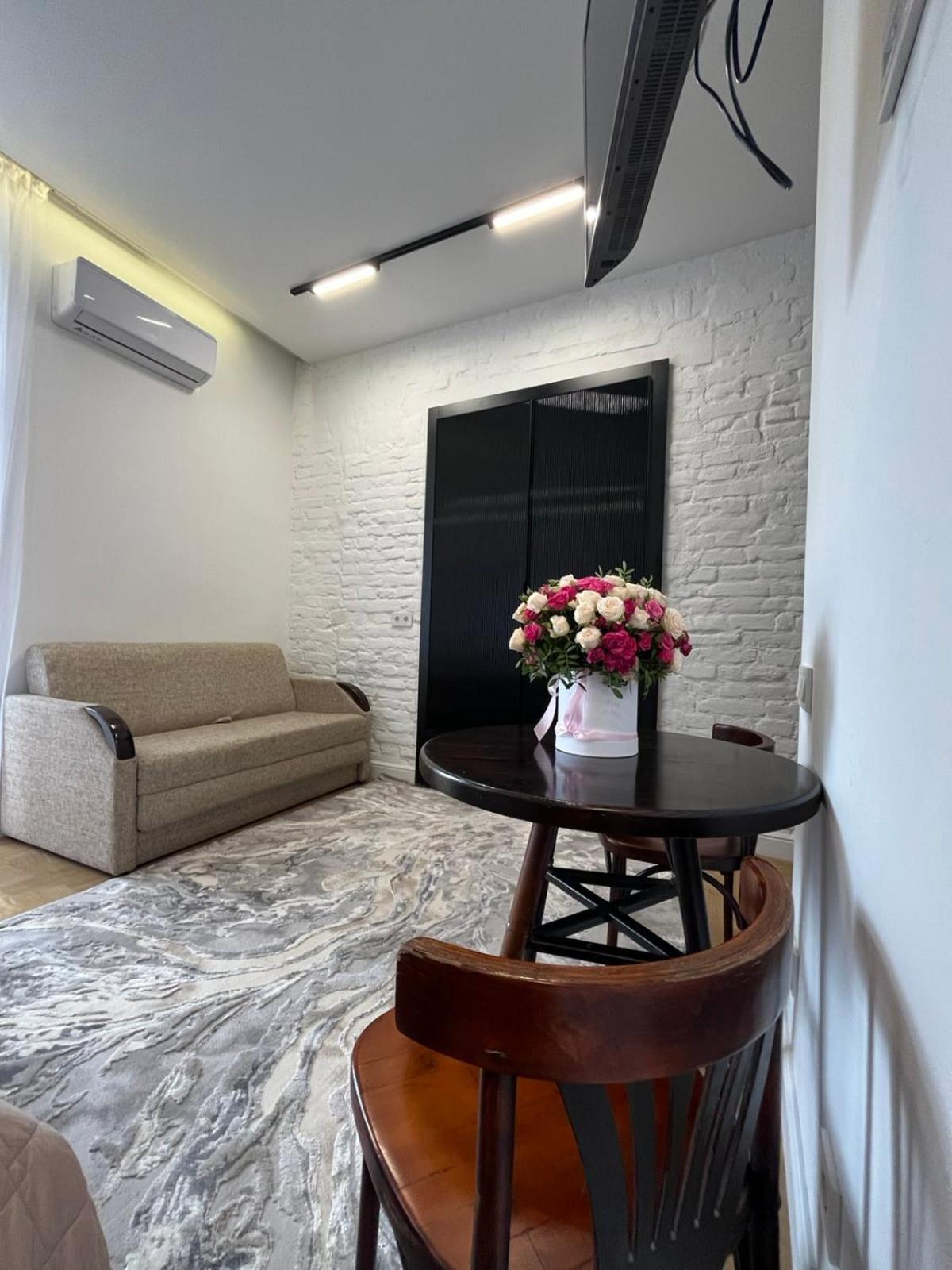Favorit Apartments 1 Кім Безкоштовна Парковка Центр З Балконом Не Далеко Від Ж Д Вокзалу Звітні Документи リヴィウ エクステリア 写真